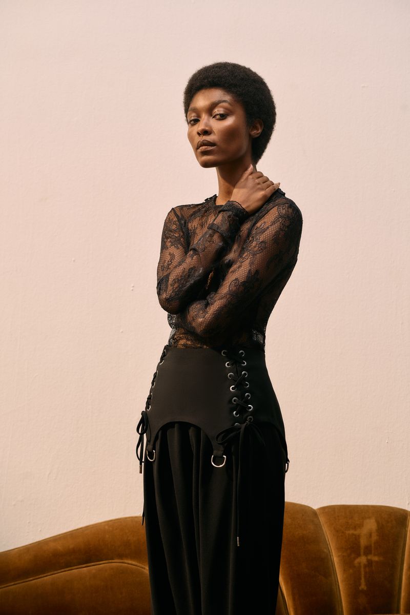 56563-PRETO-1