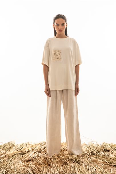 T-shirt Malha Bolso Crochê Rebeca Sampaio - Off White