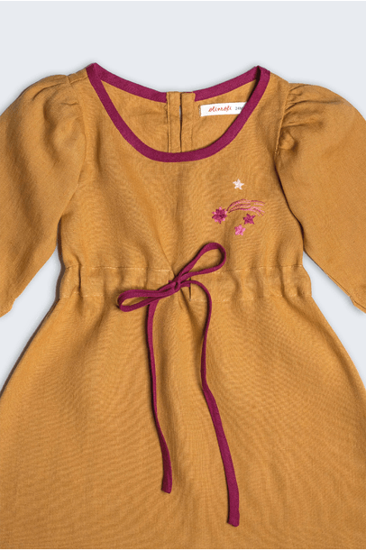 Vestido Estrela Linho Ambar Bordado Estrela Cadente Oli+Sofi - Marrom