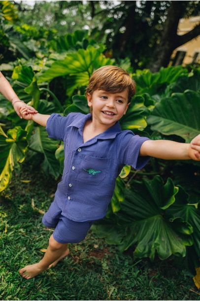 Camisa Gil Linho Azul Carbono Bordado Dinossauro Oli + Sofi - Azul
