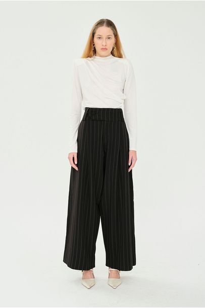 Calça Pantacourt Luce Aseer - PRETO