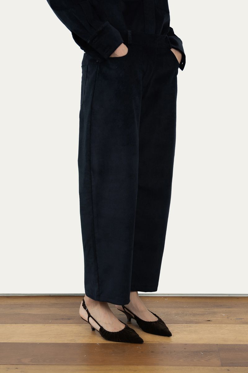 Calça Barrel Veludo Cotelê Preta Lourie - PRETO PP